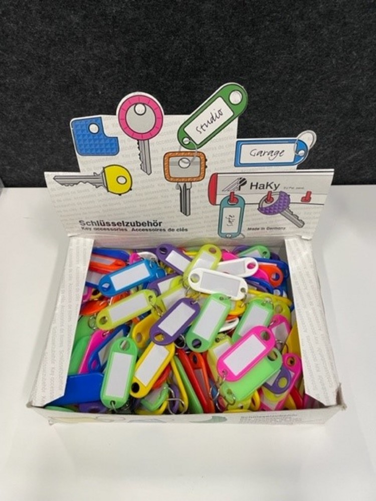 Nyckelbricka med S-krok            osorterat i blandade färger 200st