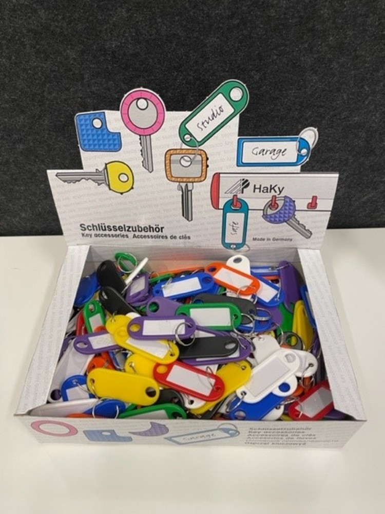 Nyckelbricka med nyckelring        osorterat i blandade färger 200st