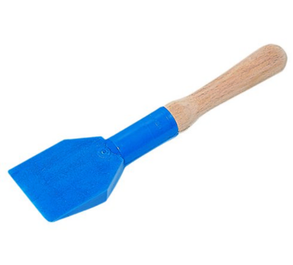 Klosshöjare, plast, blå 66         mm bred med trähandtag